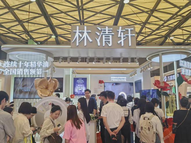 自然堂等美妆企业亮相美博会！不朽情缘网站【现场】家化、(图11)